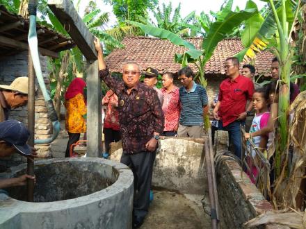 Kunjungan Bupati Bantul dalam Rangka pemberian bantuan Pompa Air dan sejumlah Uang pada Warga Dusun 